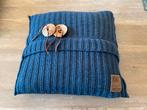 Knit kussens, Huis en Inrichting, Woonaccessoires | Kussens, Ophalen of Verzenden, Zo goed als nieuw, Blauw, Vierkant