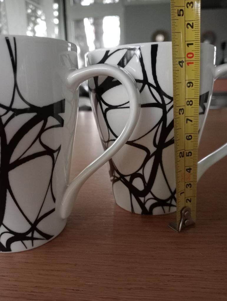 Wit zwart lijnmotief mokken, Huis en Inrichting, Keuken | Servies, Ophalen of Verzenden, Zo goed als nieuw, Overige stijlen, Kop(pen) en/of Schotel(s)