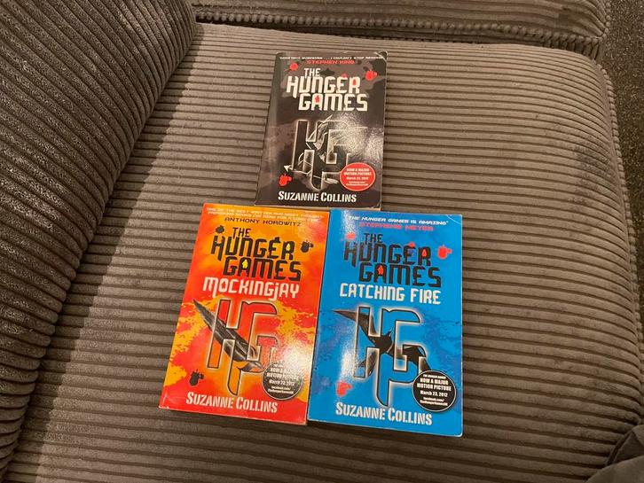 Trilogy Engels The Hunger games 3 boeken suzanne Collins, Boeken, Fantasy, Gelezen, Ophalen of Verzenden