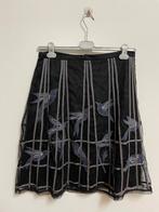 R50 - Zwarte Didi rok met vogel opdruk maat S (1), Kleding | Dames, Rokken, Ophalen of Verzenden, Zo goed als nieuw, Zwart, Onder de knie
