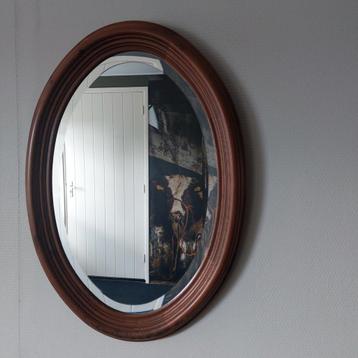 Ovale Spiegel met Houten Frame beschikbaar voor biedingen