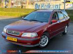 Volvo V40 1.8 Europa | Trekhaak | Airco | LMV | Nieuwe APK |, Gebruikt, 4 cilinders, Bruin, Leder en Stof