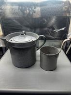 Waterkookpan grijs gemaileerd en mok, Antiek en Kunst, Ophalen of Verzenden