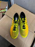 Voetbalschoenen maat 39, Maat XS of kleiner, Ophalen, Zo goed als nieuw, Schoenen