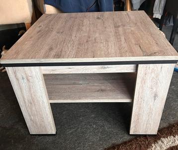Vierkante salontafel 100x100cm beschikbaar voor biedingen