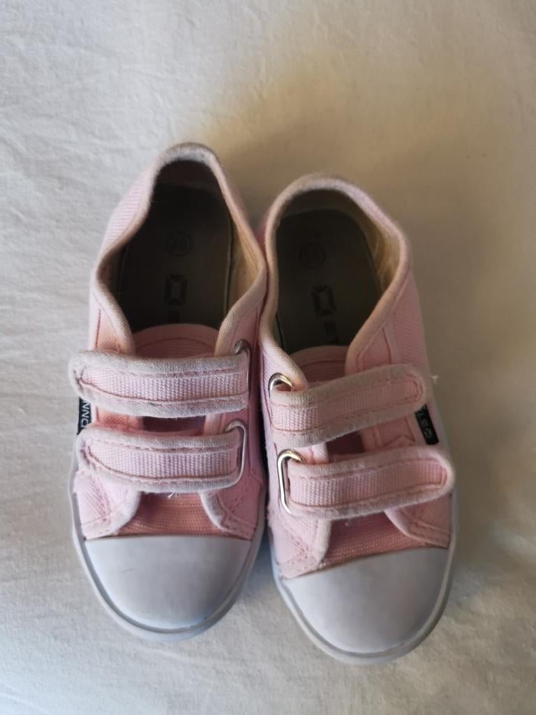 Gymschoenen maat 26, Kinderen en Baby's, Kinderkleding | Schoenen en Sokken, Ophalen of Verzenden, Zo goed als nieuw, Meisje, Sportschoenen