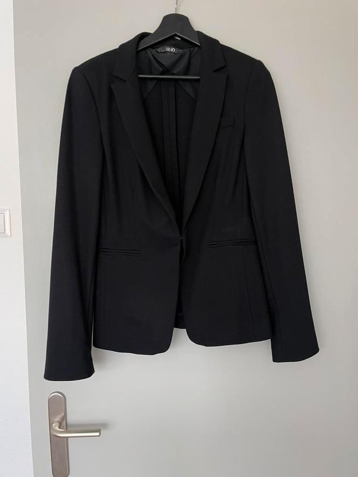 LIU JO dames blazer jasje zwart KERST maat 40-42, Kleding | Dames, Jasjes, Kostuums en Pakken, Zo goed als nieuw, Jasje, Maat 38/40 (M)