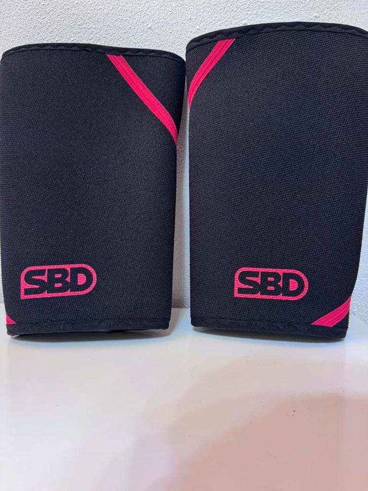 SBD Powerlifting Knee Sleeves 7MM 2023 - NEW, Sport en Fitness, Fitnessmaterialen, Zo goed als nieuw, Overige typen, Ophalen of Verzenden