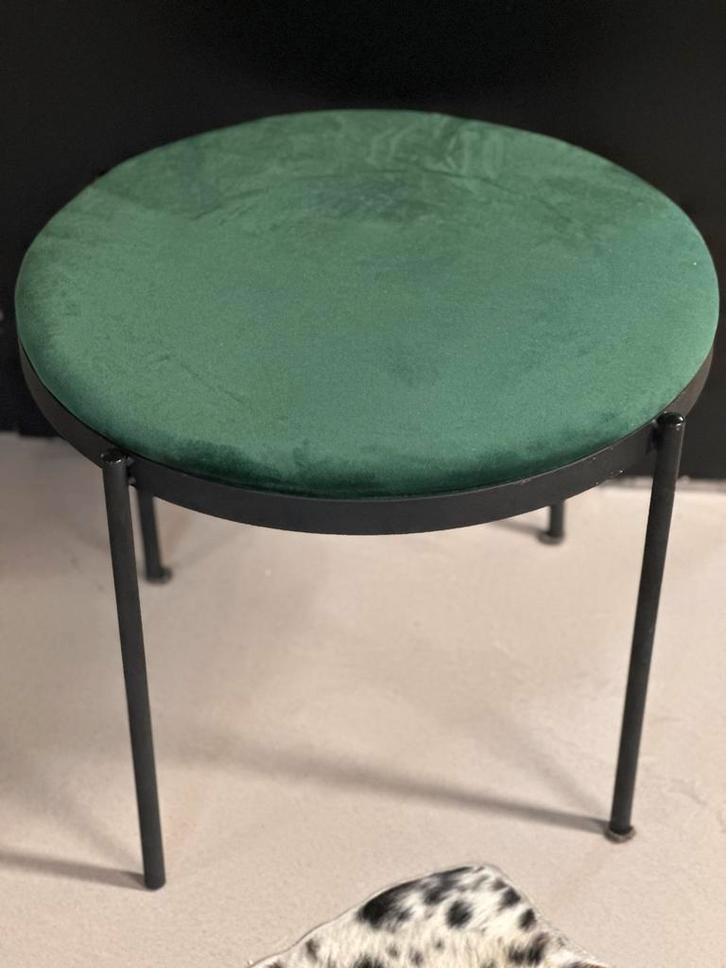 Hocker met groen fluweel / Bijzettafel, Huis en Inrichting, Krukjes, Zo goed als nieuw, Overige materialen, Ophalen