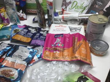 Katten voer/snacks/pellets/ diverse 32 stuks beschikbaar voor biedingen