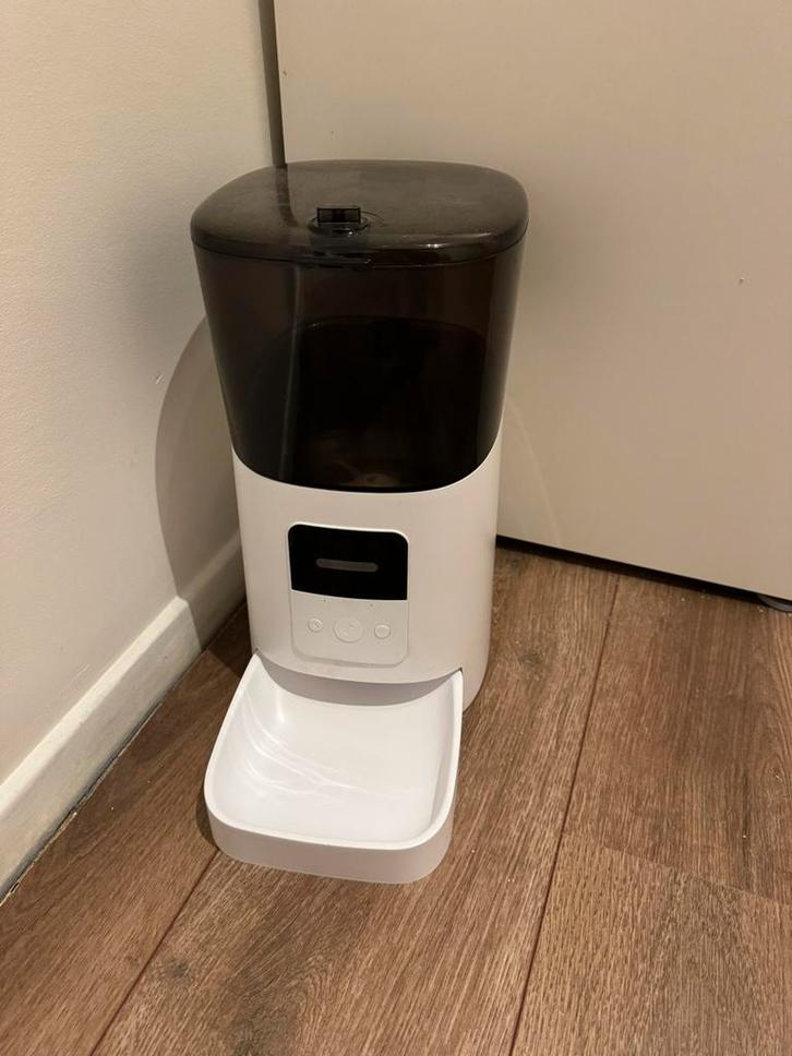 Automatische voerbak hond of kat met app, Dieren en Toebehoren, Kattenvoerbakken en Drinkbakken, Zo goed als nieuw, Automatisch