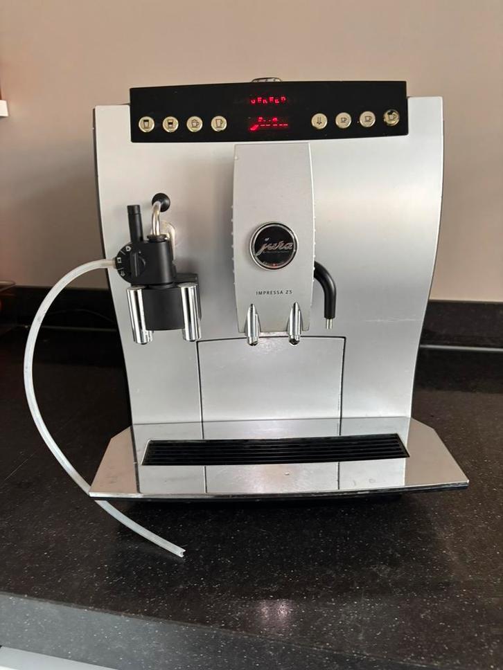 Jura Impressa Z5 2e generatie, Witgoed en Apparatuur, Koffiezetapparaten, Gebruikt, Gemalen koffie, Koffiebonen, Koffiemachine