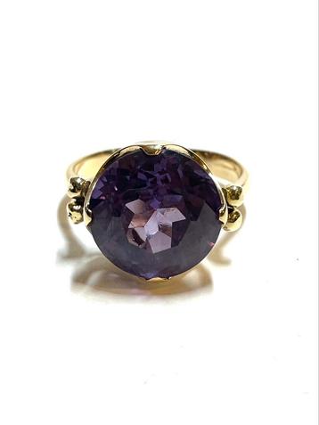 14k gouden ring met een amethist beschikbaar voor biedingen