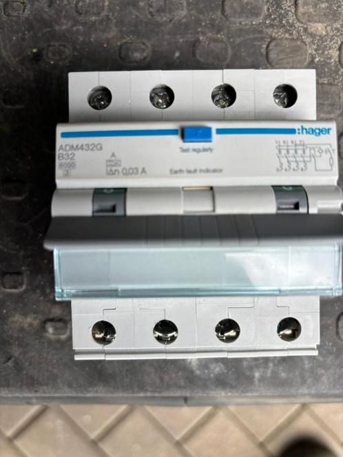 Te koop  Hager aardlekautomaat  B32  0,03 A 15stuks, Doe-het-zelf en Verbouw, Elektra en Kabels, Zo goed als nieuw, Overige typen