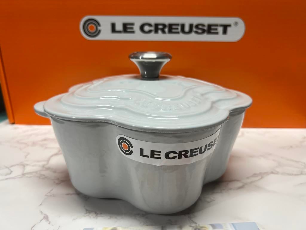 Nieuwe Le Creuset bloempan 20 cm Vapeur, Gietijzer, Nieuw, Ophalen of Verzenden, Keramische plaat