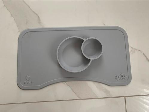 Als Nieuw Stokke Placemat Grijs in nette staat, Kinderen en Baby's, Kinderstoelen, Zo goed als nieuw, Meegroeistoel, Afneembaar eetblad