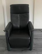 Hukla leren relax sta-op stoel – elektrisch verstelbaar, Huis en Inrichting, Fauteuils, Ophalen, Minder dan 75 cm, Leer, Zo goed als nieuw