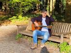 Akoestisch gitarist (solo) speelt rustige evergreens/ballads, Contacten en Berichten, Muziek maken en Bandleden
