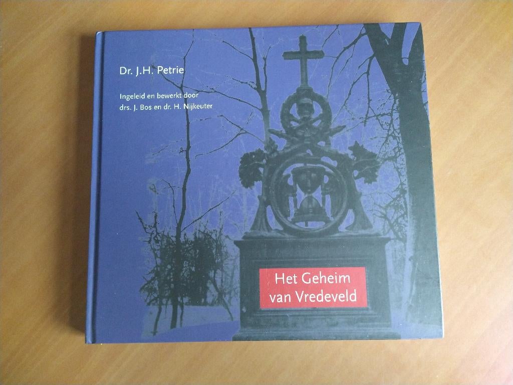 Petrie, Dr. J.H. Het Geheim van Vredeveld, Ophalen of Verzenden, Zo goed als nieuw