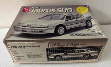 Ford Taurus SHO 1/25 AMT Model Kit  beschikbaar voor biedingen