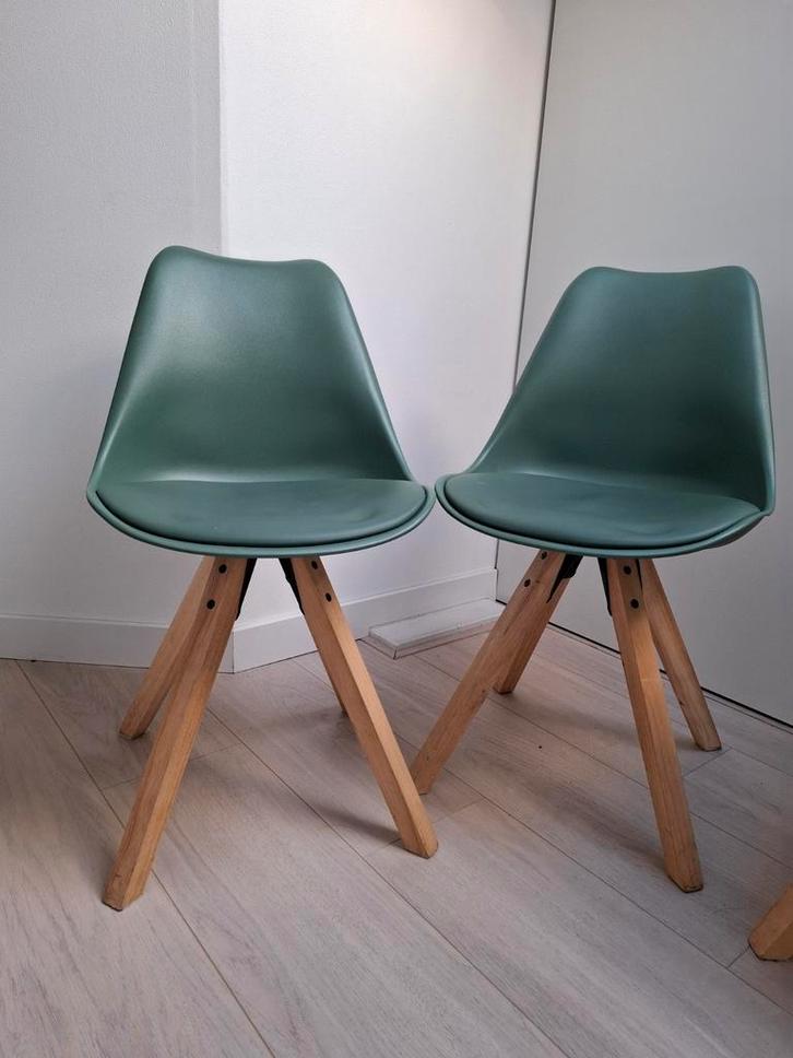 Set van 4 groene kuip/eetkamerstoelen met licht houten poten, Huis en Inrichting, Stoelen, Gebruikt, Vier, Overige kleuren, Ophalen