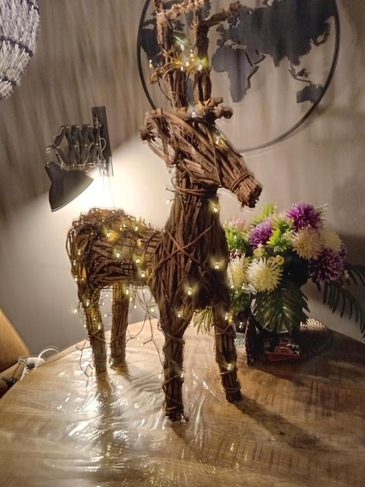 Rendier van gevlochten hout/riet lichtjes., Diversen, Kerst, Ophalen