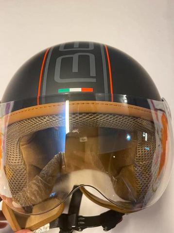 Helm mat zwart Beon beschikbaar voor biedingen