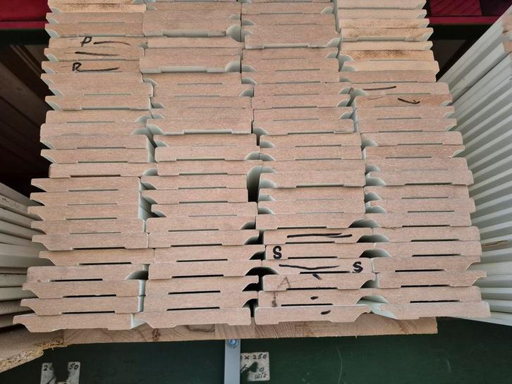 12x90mm vochtwerende plint wit ral9010 240cm lang, Doe-het-zelf en Verbouw, Plinten en Afwerking, Nieuw, Plinten, Mdf, 200 tot 250 cm