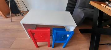 Kindertafel met stoeltjes beschikbaar voor biedingen