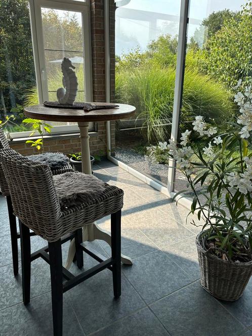 Landelijke bistro-set, Huis en Inrichting, Barren, Zo goed als nieuw, Inclusief barstoelen, Ophalen