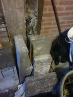Gratis: Betonranden en resten van grote grijze betontegels, Tuin en Terras, Tegels en Klinkers, Ophalen