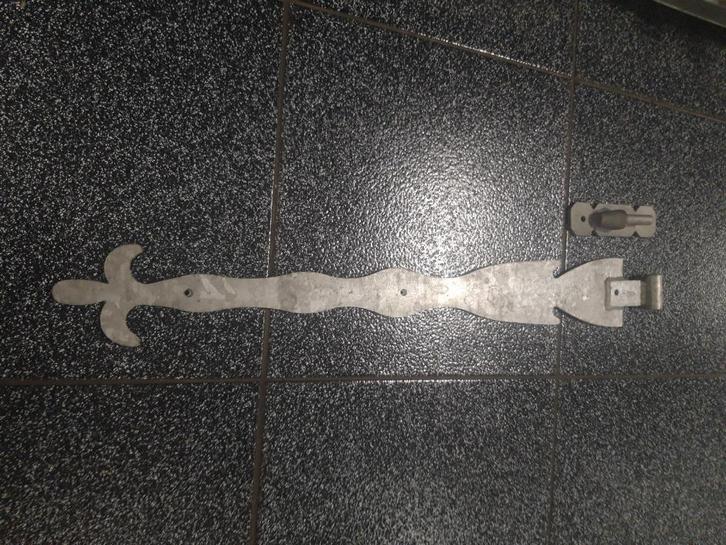 Boeren beslag: Ouderwetse hengen en duimen, Doe-het-zelf en Verbouw, Hang- en Sluitwerk, Nieuw, Schuif of Grendel, IJzer, Ophalen