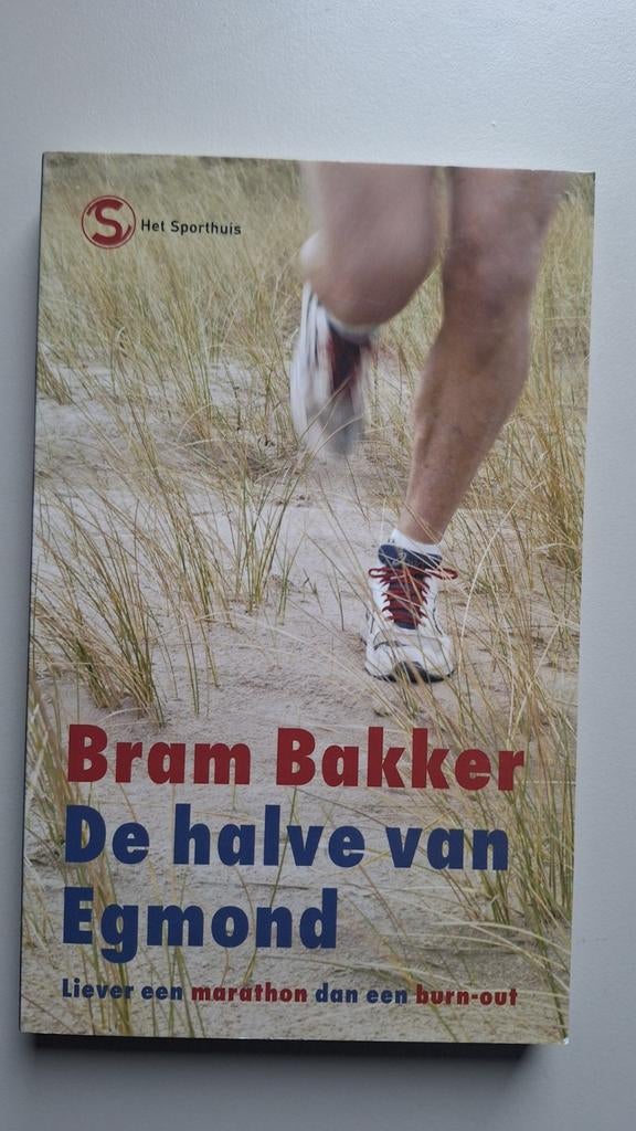 De halve van Egmond - Bram Bakker nieuw, Ophalen of Verzenden, Nieuw, Bram Bakker, Lopen en Fietsen