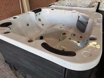 Leuke 5 persoons jacuzzi 230V Gecko beschikbaar voor biedingen