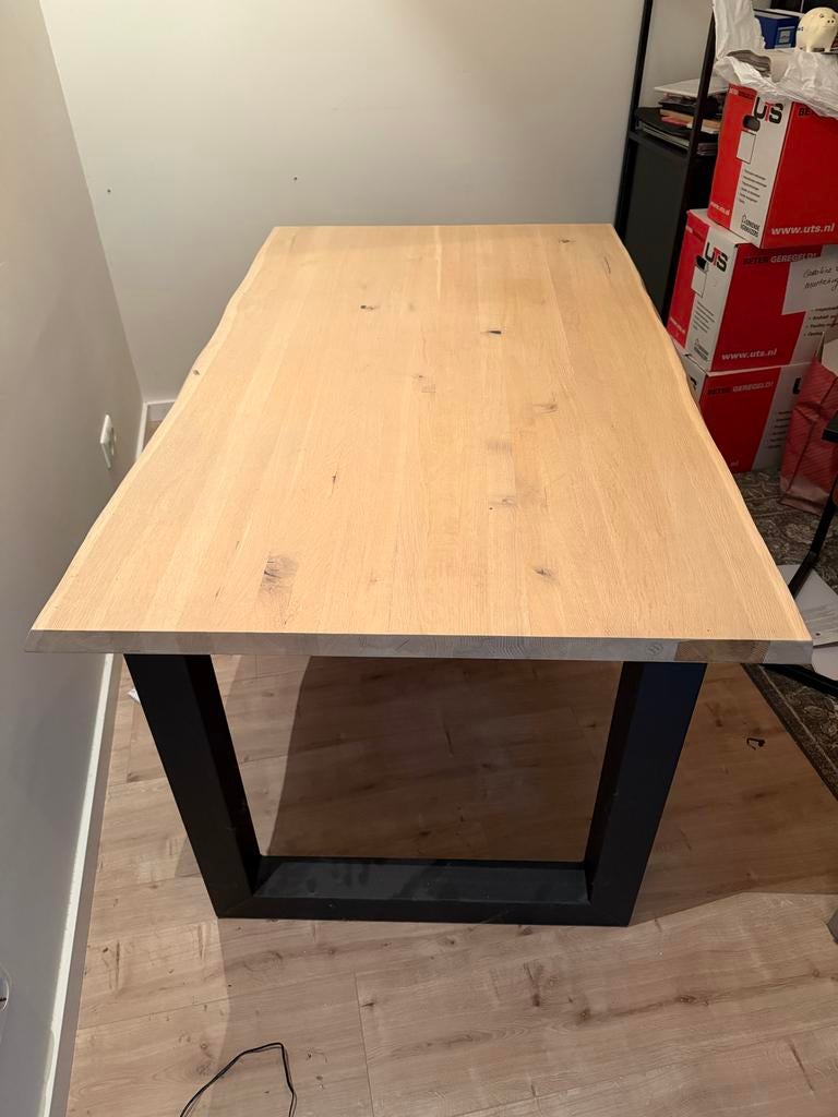 Houten eettafel/bureau met stalen poten + stekkerdoos, Huis en Inrichting, Tafels | Eettafels, Ophalen, Gebruikt, Eikenhout, 50 tot 100 cm