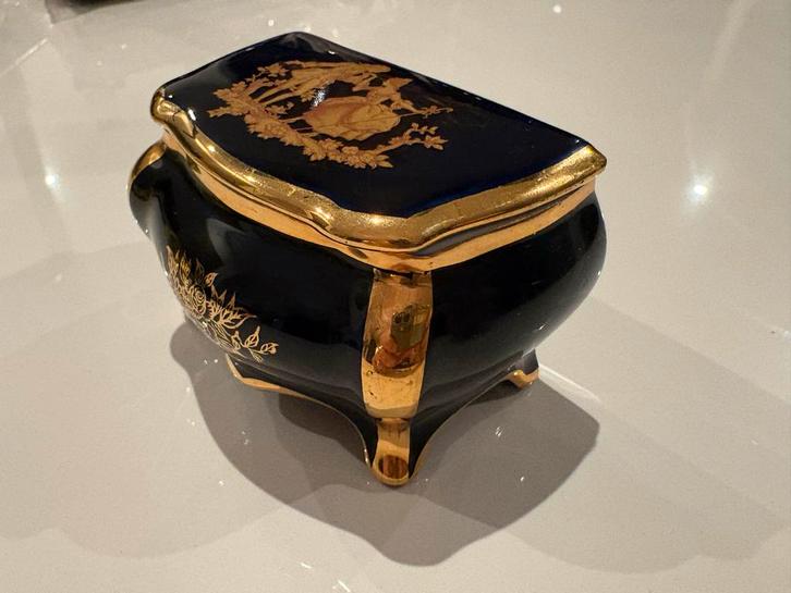 F.M. Limoges France Sieradendoosje/Pillendoosje Jaren 60, Antiek en Kunst, Antiek | Keramiek en Aardewerk, Ophalen of Verzenden