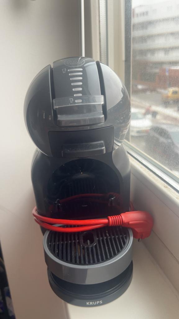 Krups Nescafé Dolce Gusto Mini Me - Zwart/Grijs met capsules, Witgoed en Apparatuur, Koffiezetapparaten, Nieuw, Ophalen of Verzenden