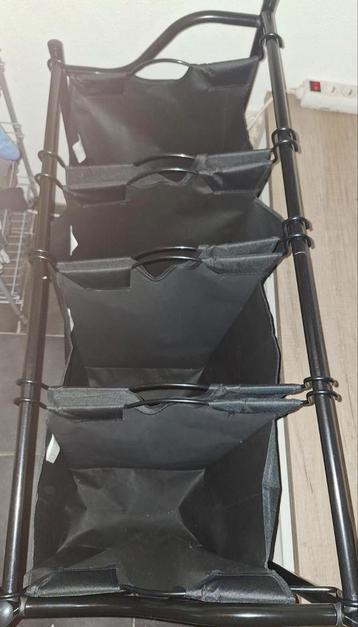 Wasmandenrek op wieltjes met 4 uitneembare wasmanden beschikbaar voor biedingen