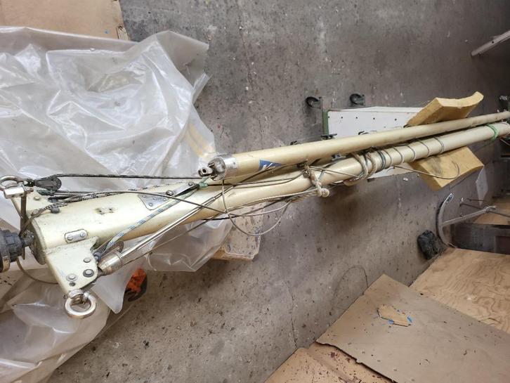 Aluminium mast met complete verstaging inclusief 5 zeilen, Watersport en Boten, Zeilen en Zeiltoebehoren, Gebruikt, Toebehoren