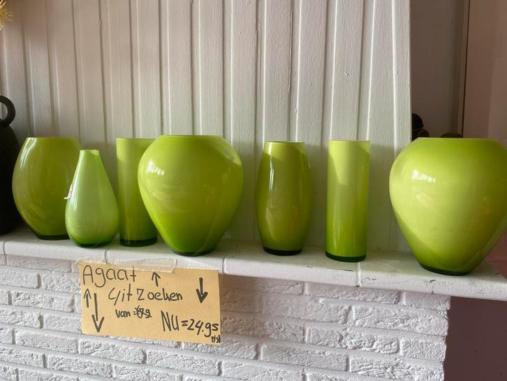 7 Lime Groene Melkglazen Vazen ~20cm uit showroom, Huis en Inrichting, Woonaccessoires | Vazen, Nieuw, Groen, Minder dan 50 cm