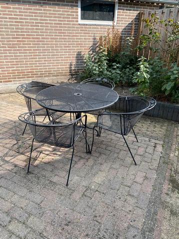 Gietijzeren tuinset beschikbaar voor biedingen