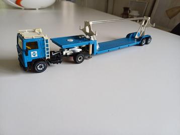 Siku volvo vrachtwagen met trailer beschikbaar voor biedingen