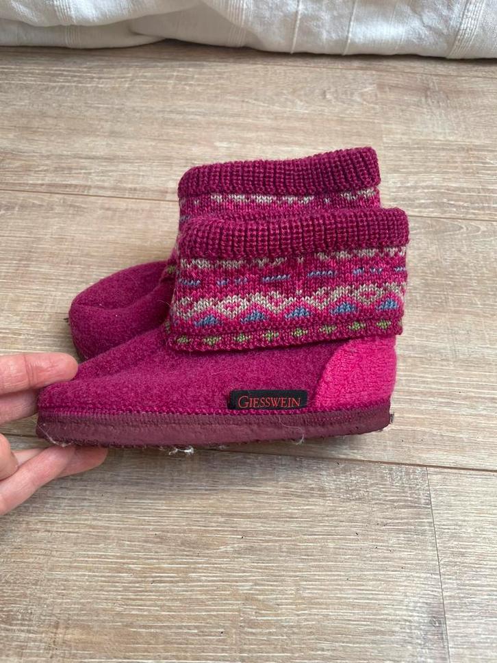 Giesswein wollen slofjes maat 25, Kinderen en Baby's, Kinderkleding | Schoenen en Sokken, Zo goed als nieuw, Overige typen, Jongen of Meisje