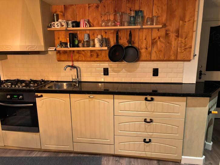 Gebruikte keuken in goede staat –  zelf demonteren, Huis en Inrichting, Keuken | Complete keukens, Gebruikt, Crème, Graniet of Steen