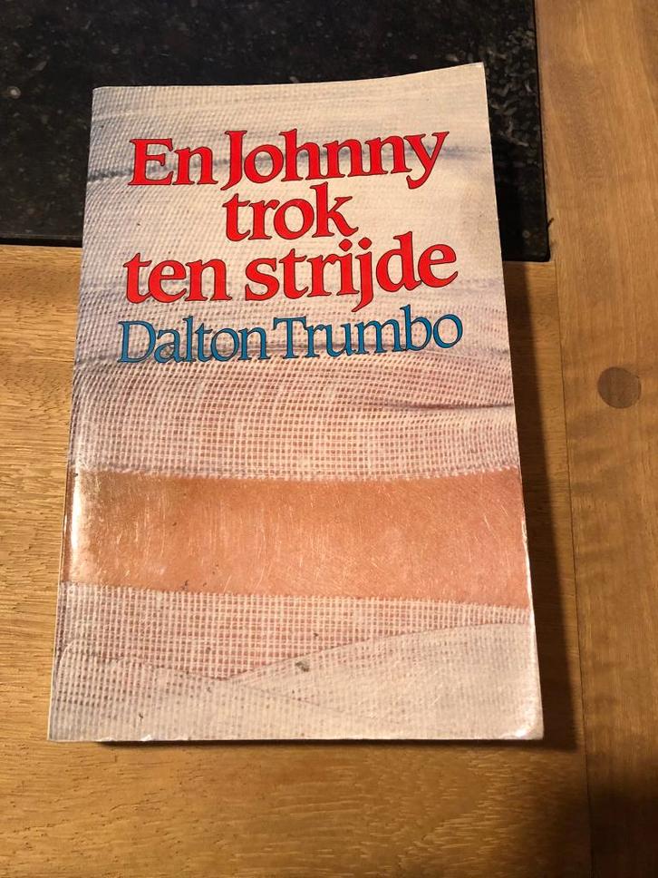 En Johnny trok ten strijde - Dalton Trumbo, Boeken, Romans, Gelezen, België, Ophalen of Verzenden