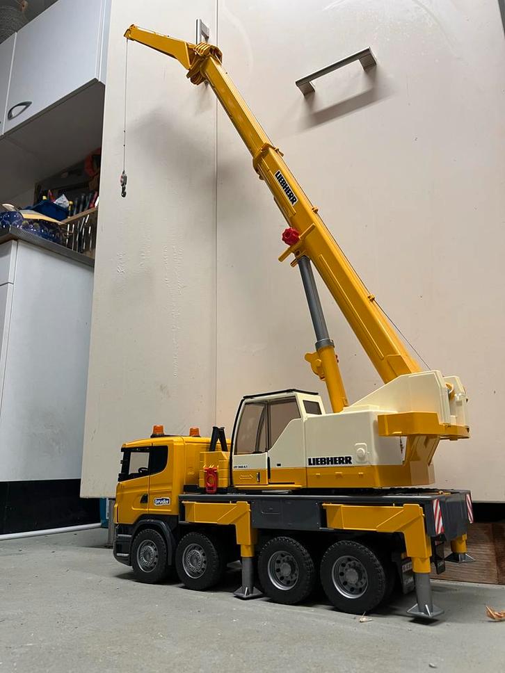 Bruder Scania Liebherr Hijskraan, Kinderen en Baby's, Speelgoed | Speelgoedvoertuigen, Gebruikt, Ophalen of Verzenden