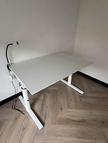 Stevig bureau, in hoogte verstelbaar, van Gispen