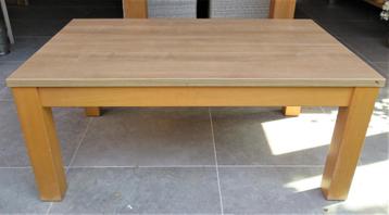 Salontafel in licht notenkleur. Massief hout  beschikbaar voor biedingen