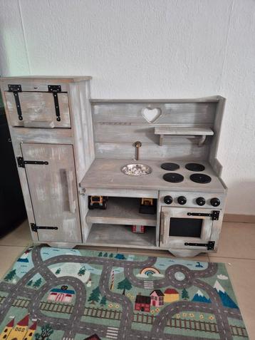 Handgemaakte speelkeuken en wasmachine beschikbaar voor biedingen