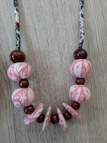 NIEUW!Indonesie/Mooie handgemaakte ketting/batikstof&hout beschikbaar voor biedingen